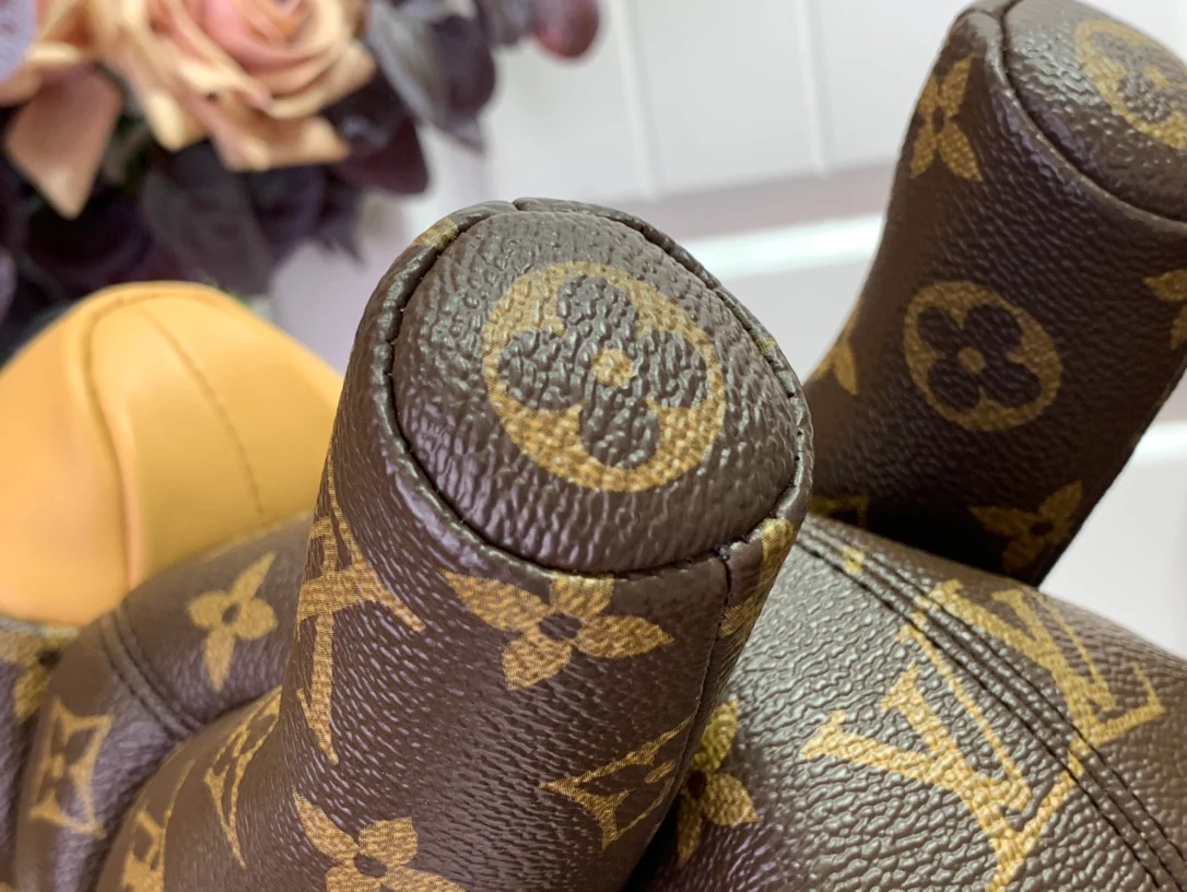 Сумка LV-m12617-pooch-bag с изображением французского бульдога - коричневая.