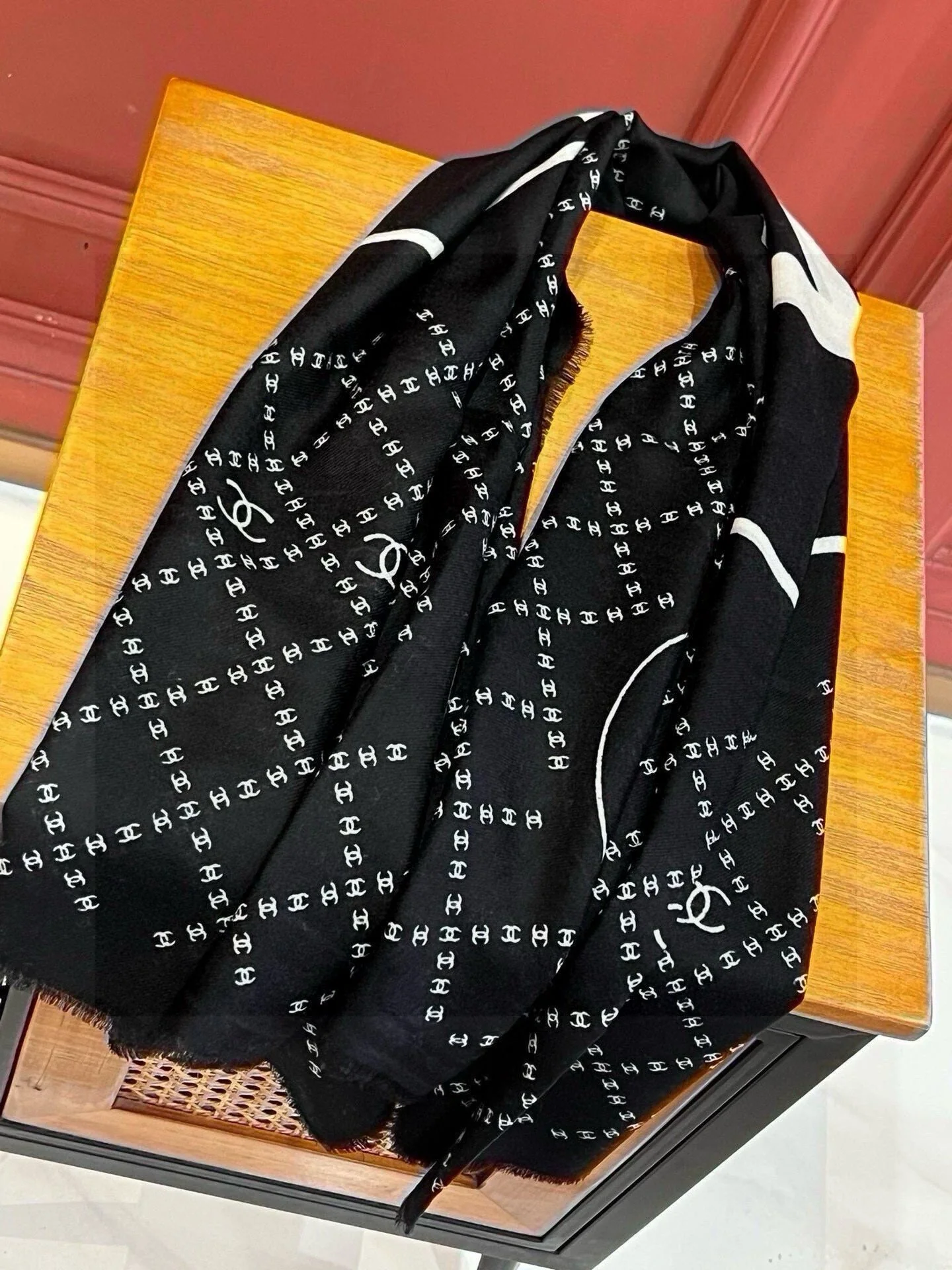 Шарф Chanel 2024 Double C из сетчатой ??ткани - 140-140 - Черный