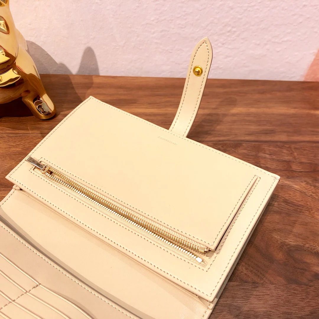 Кошелек Celine с ремешком из зернистой телячьей кожи - 1 шт.