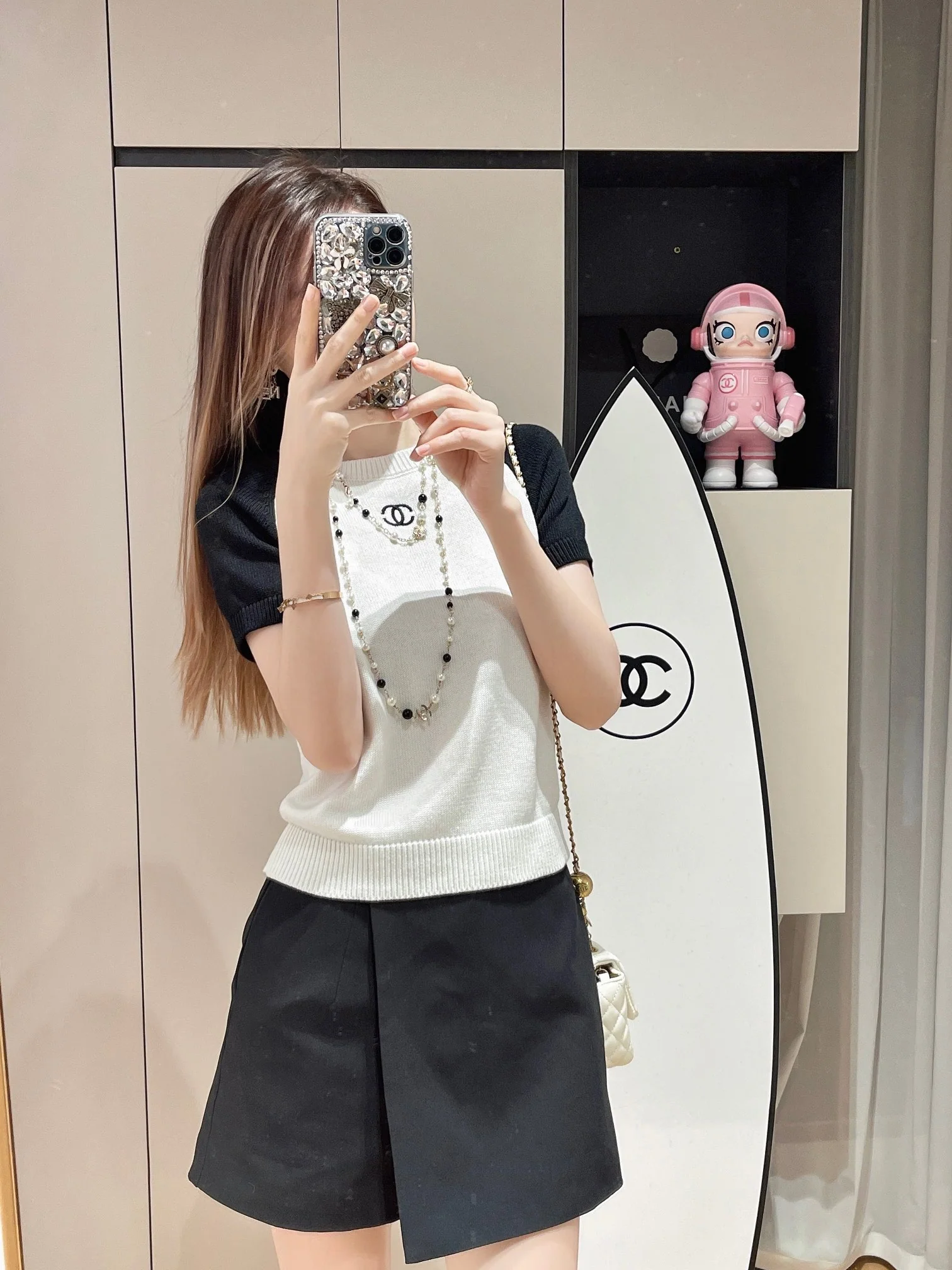 Chanel 2403 Вязаный короткий рукав с цветными блоками и рукавами реглан - Белый