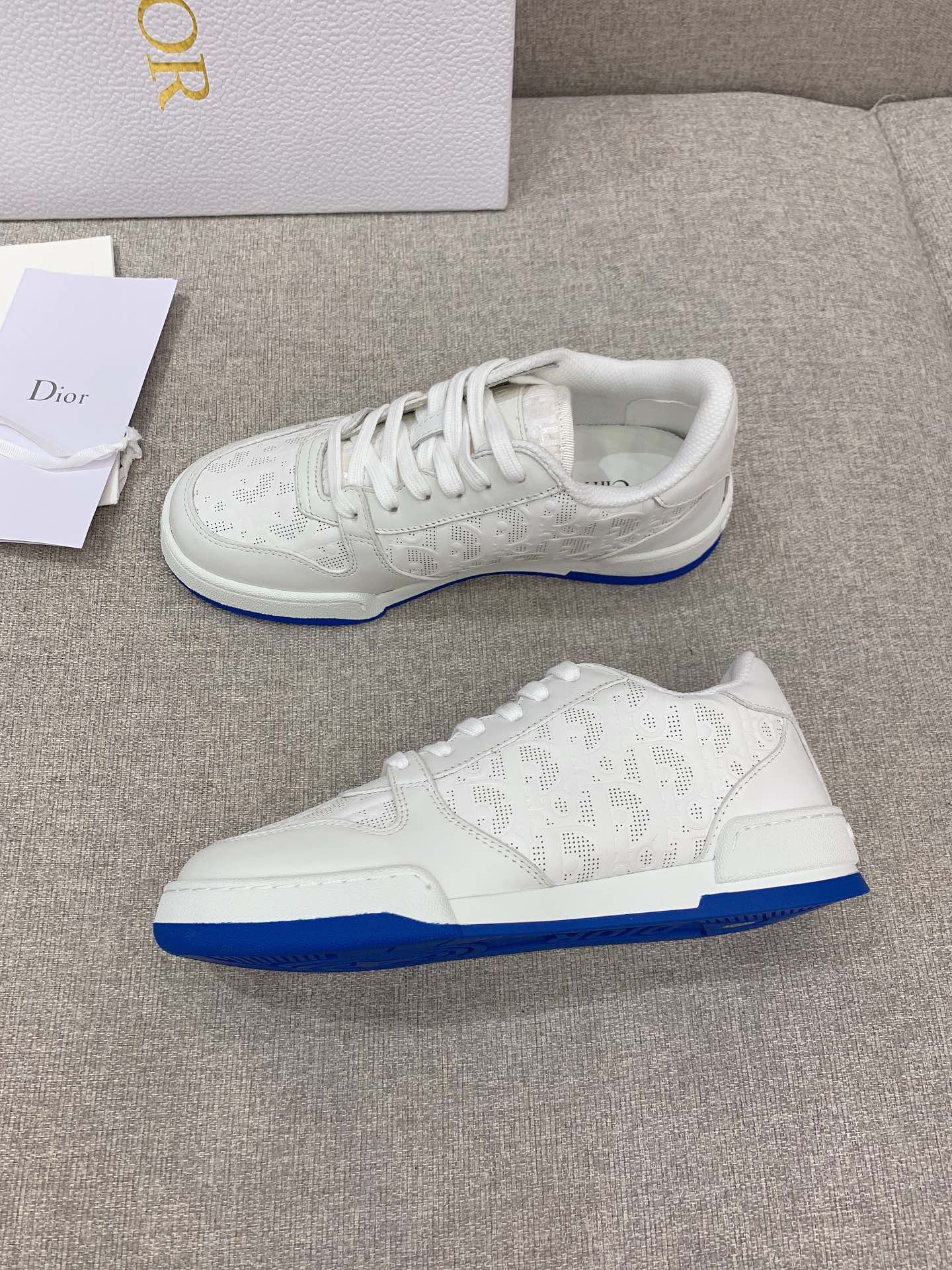 Dior 2023 Новая модель - Перфорированные повседневные туфли с монограммой