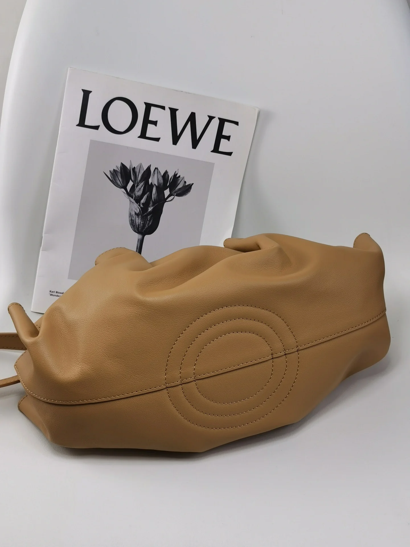 Сумка для прогулок Loewe Paseo - телячья кожа наппа - маленькая - с цепочкой - коричневая