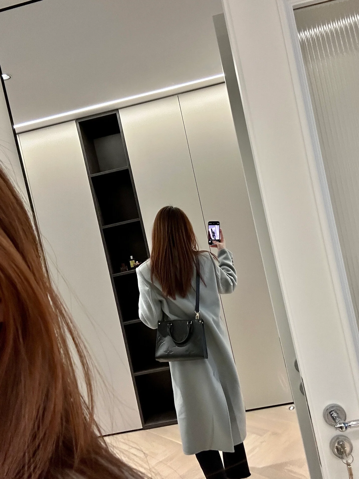 m45653-LV-onthego-pm-Сумка через плечо-черная