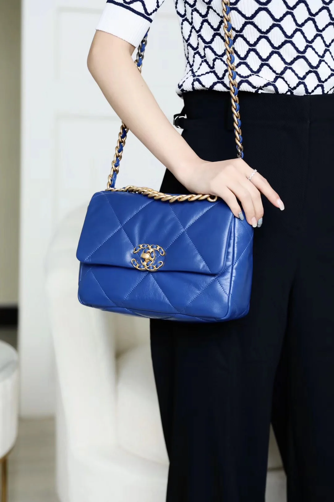Сумка Chanel 19 - Маленькая, ярко-синяя