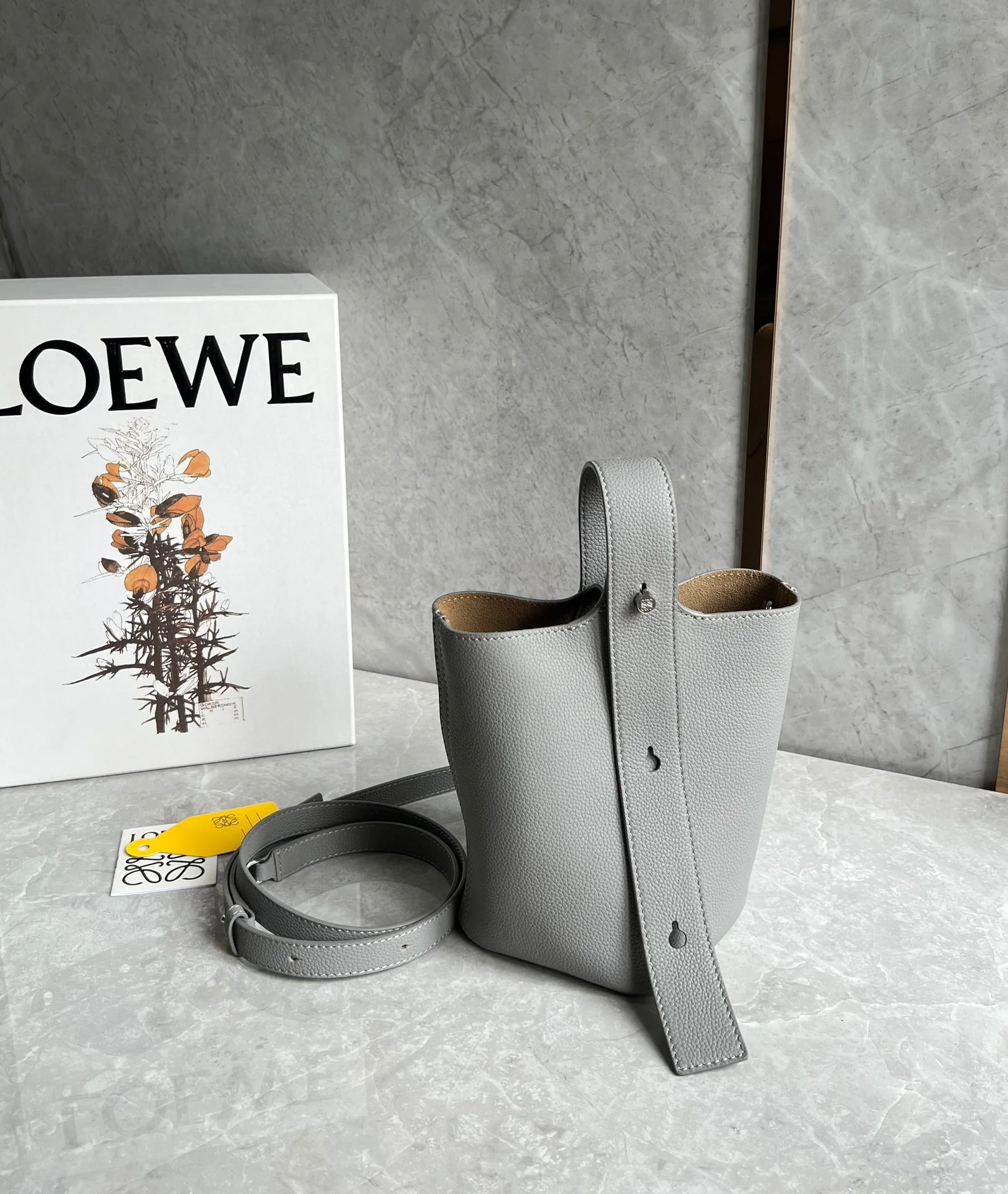 Сумка-ведро Loewe Pebble Bucket Mini Bucket Bag - Цементно-серый