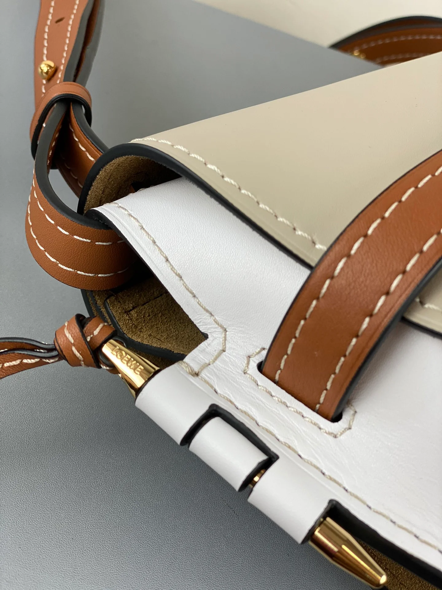 Loewe-gate-small-20x19x11-5-cm-2