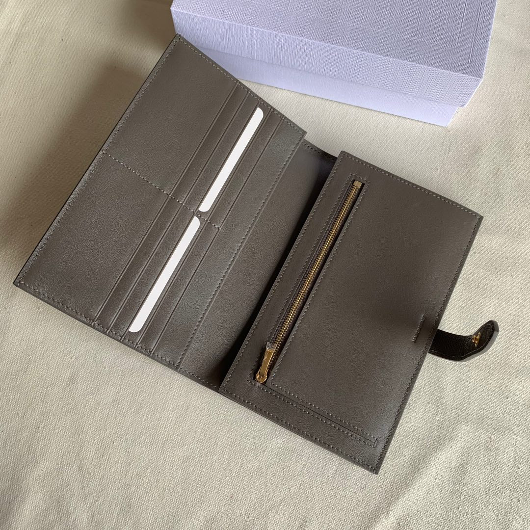 Длинный кошелек Celine - Кошелек с ремешком из крупнозернистой телячьей кожи - 1 шт.