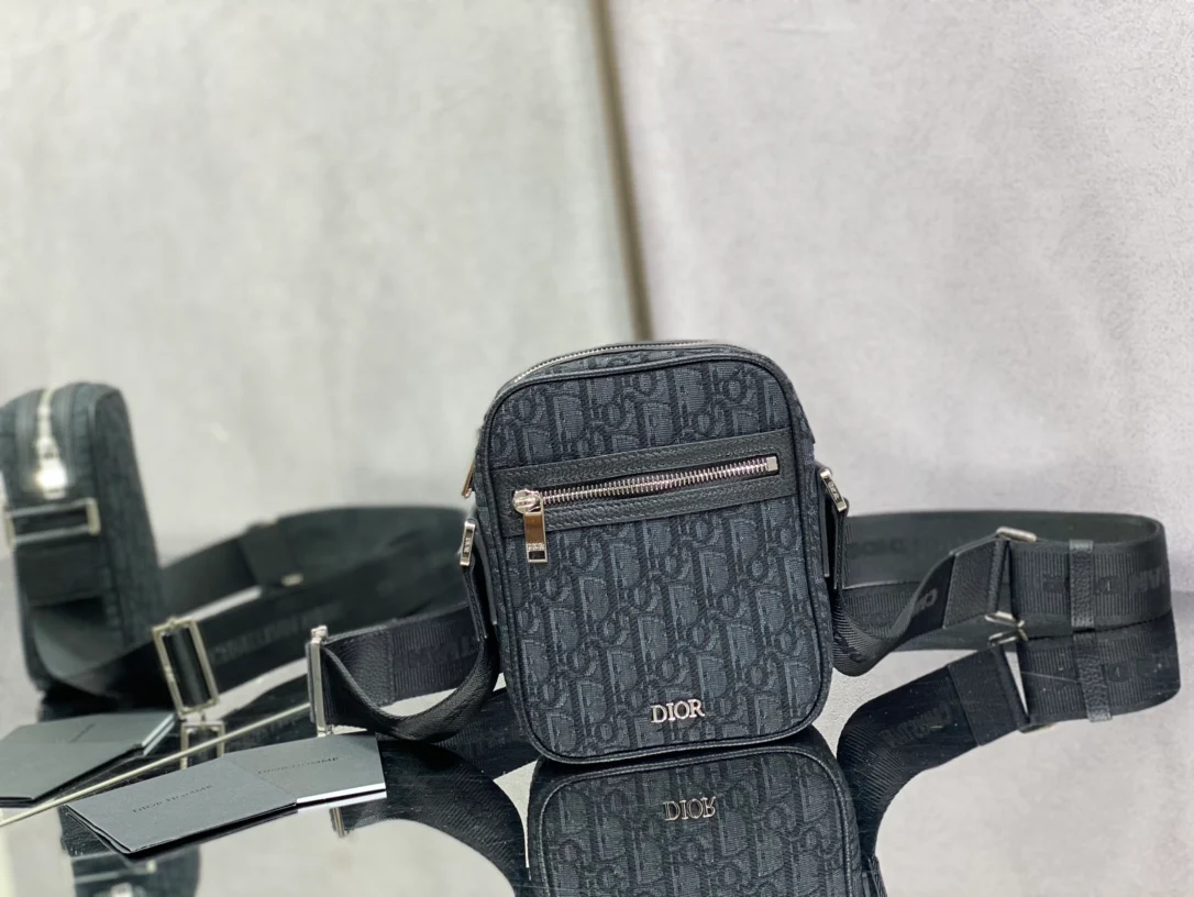 Вертикальная сумка для фотоаппарата Dior - 15-6-18 см - 1 шт.