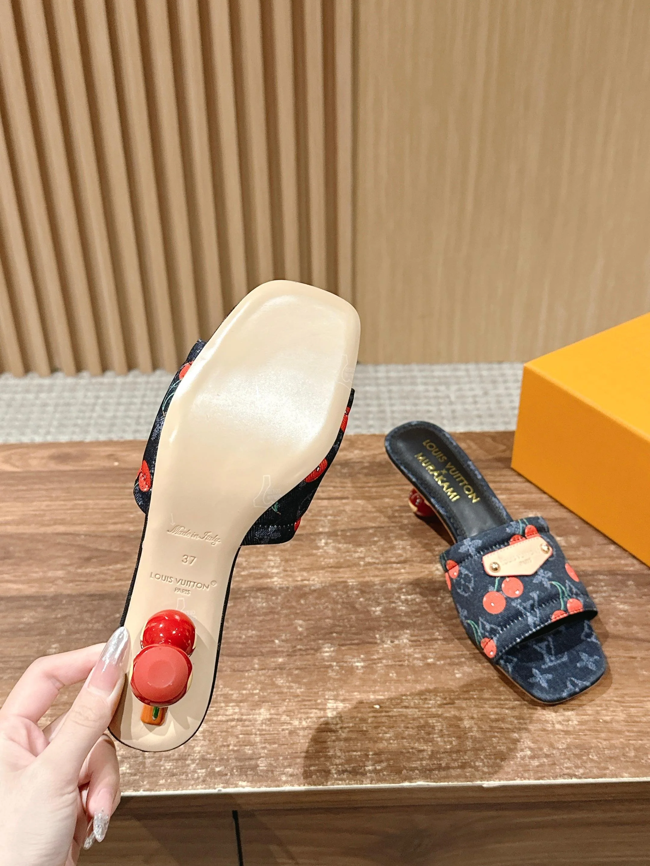 LV - Коллекция Такаши Мураками в стиле ретро - Сандалии на низком каблуке - Черные