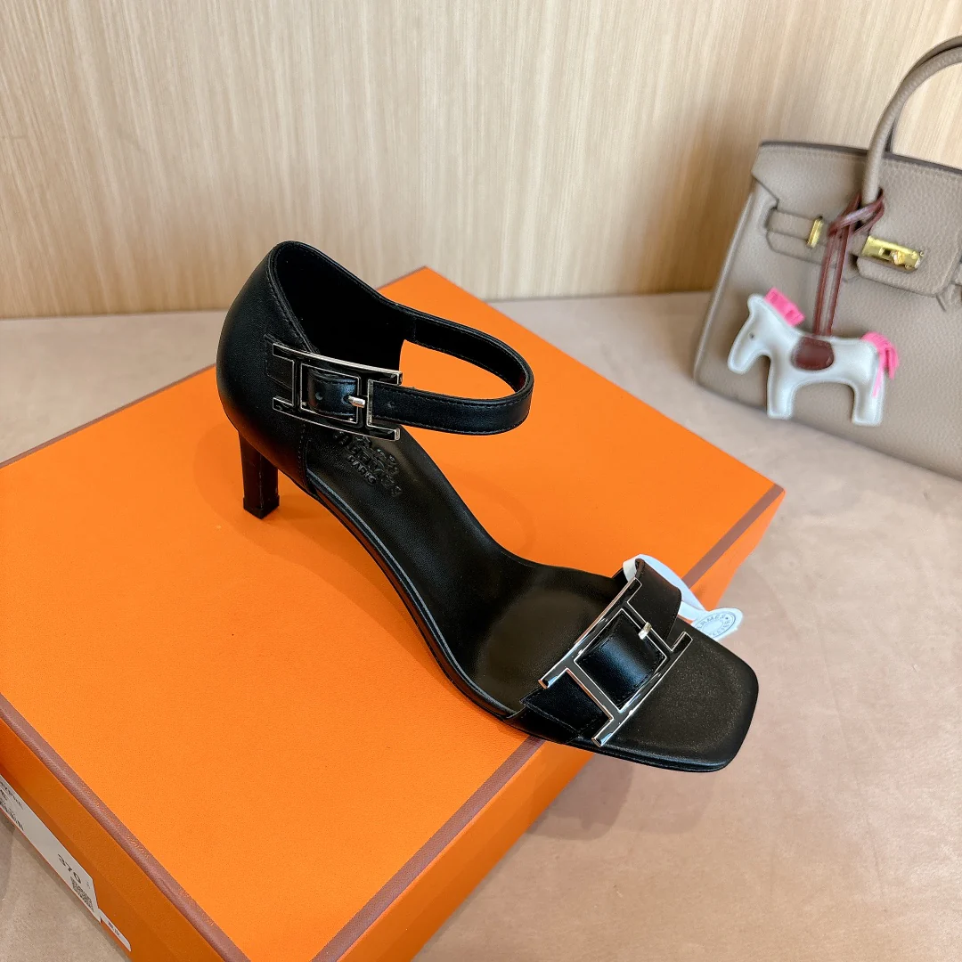 Босоножки на высоком каблуке Hermes 2024 - черные