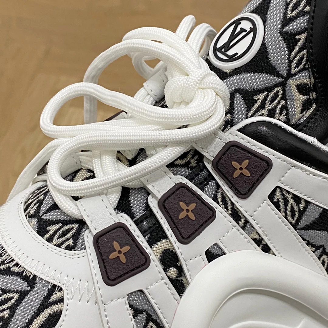 Обувь LV - массивные кроссовки с вышивкой LV - черно-белые