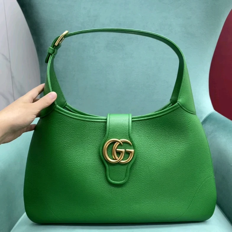 Весенняя коллекция Gucci 2023 — сумка через плечо ?Полумесяц?