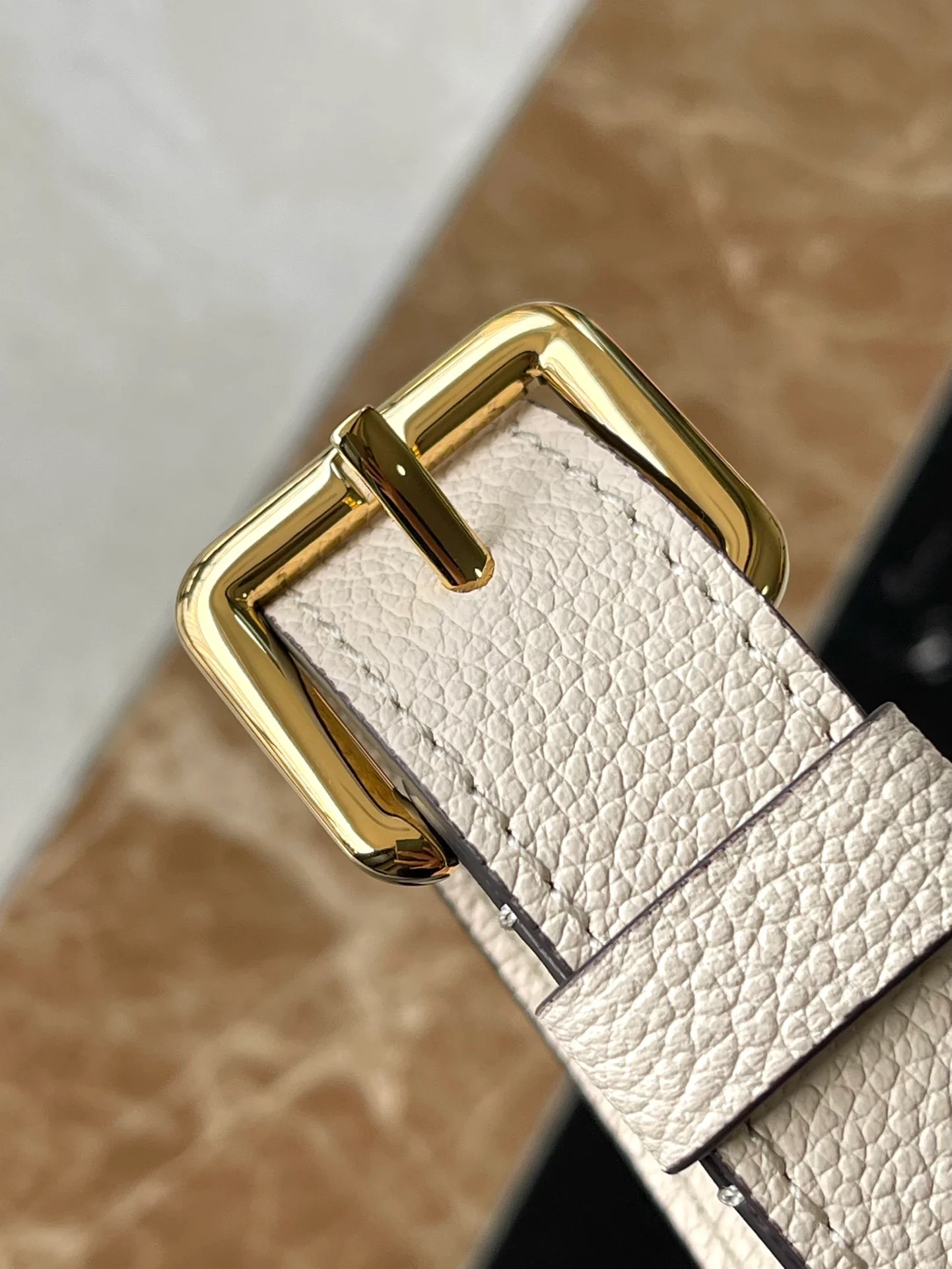 m46008-LV-madeleine-bb-handbag/crossbody bag-white