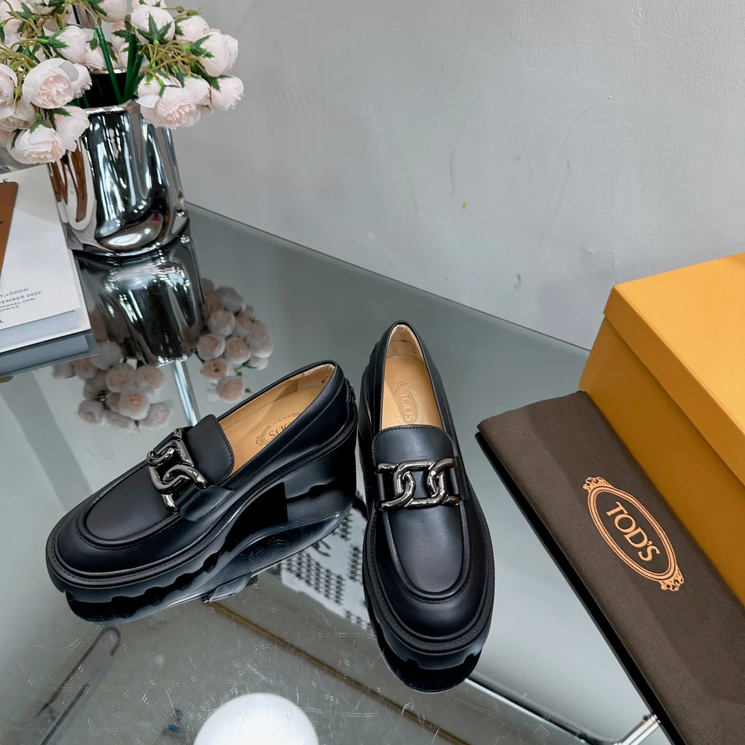 Лоферы на платформе Tods - черные