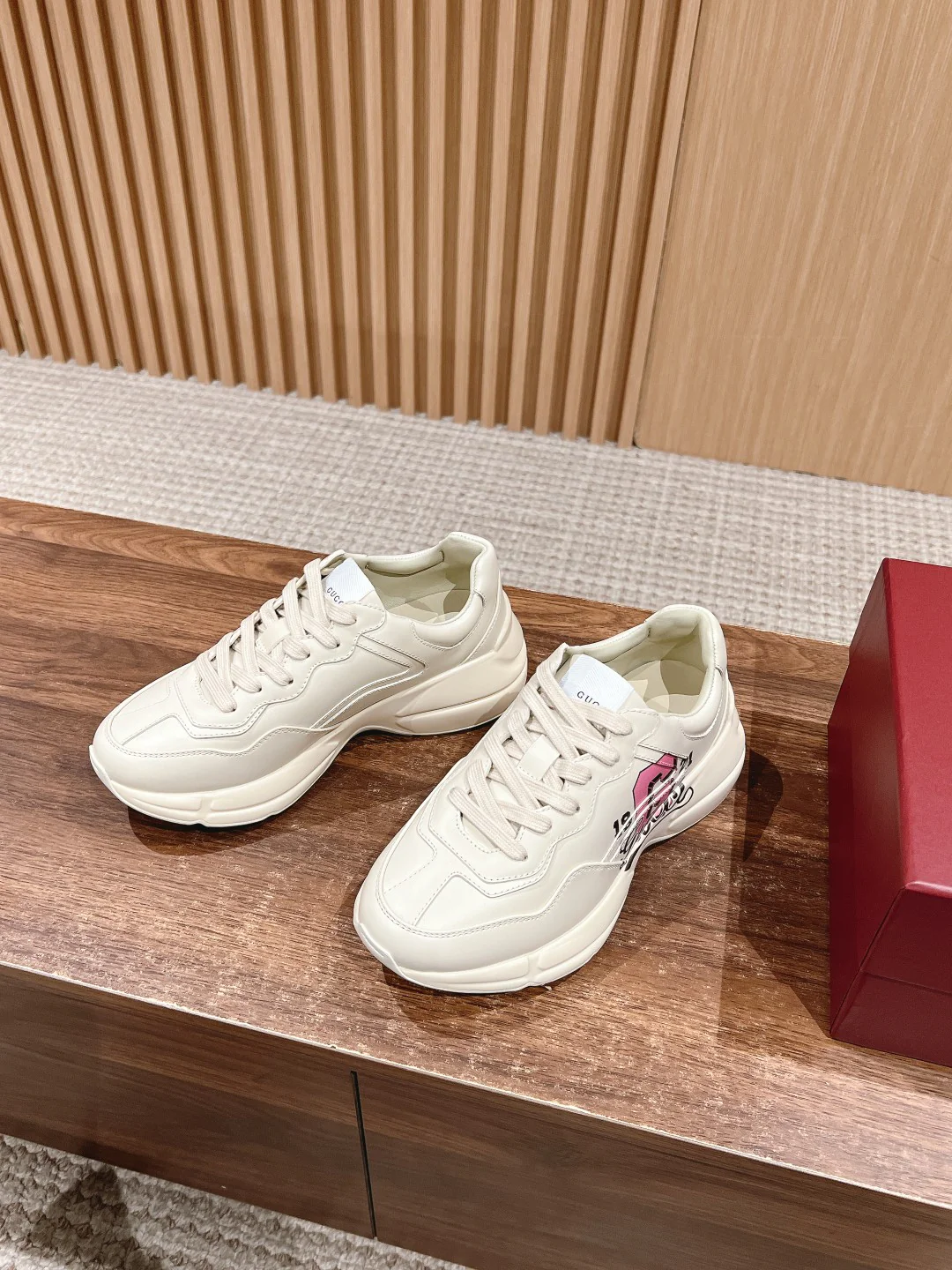 Кроссовки Gucci 2024 Letter Dad Shoes - бежевые