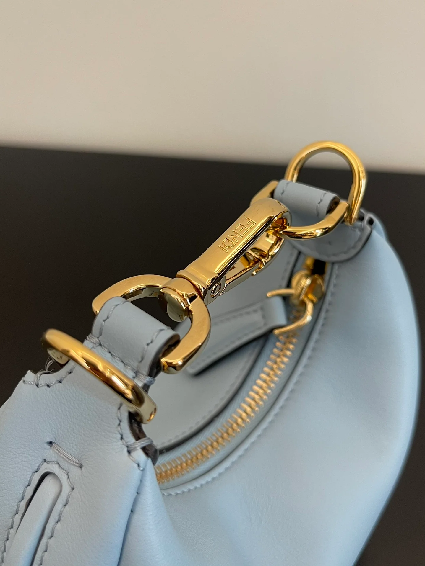 Миниатюрная синяя кожаная сумка через плечо Fendi-fendigraphy