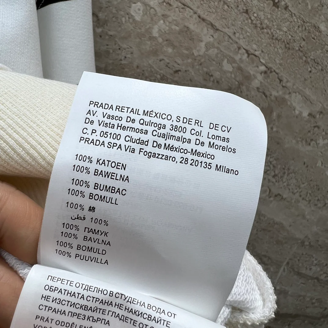 Miu Miu - 2404 - Комплект из хлопковой полосатой рубашки-поло и шорт.