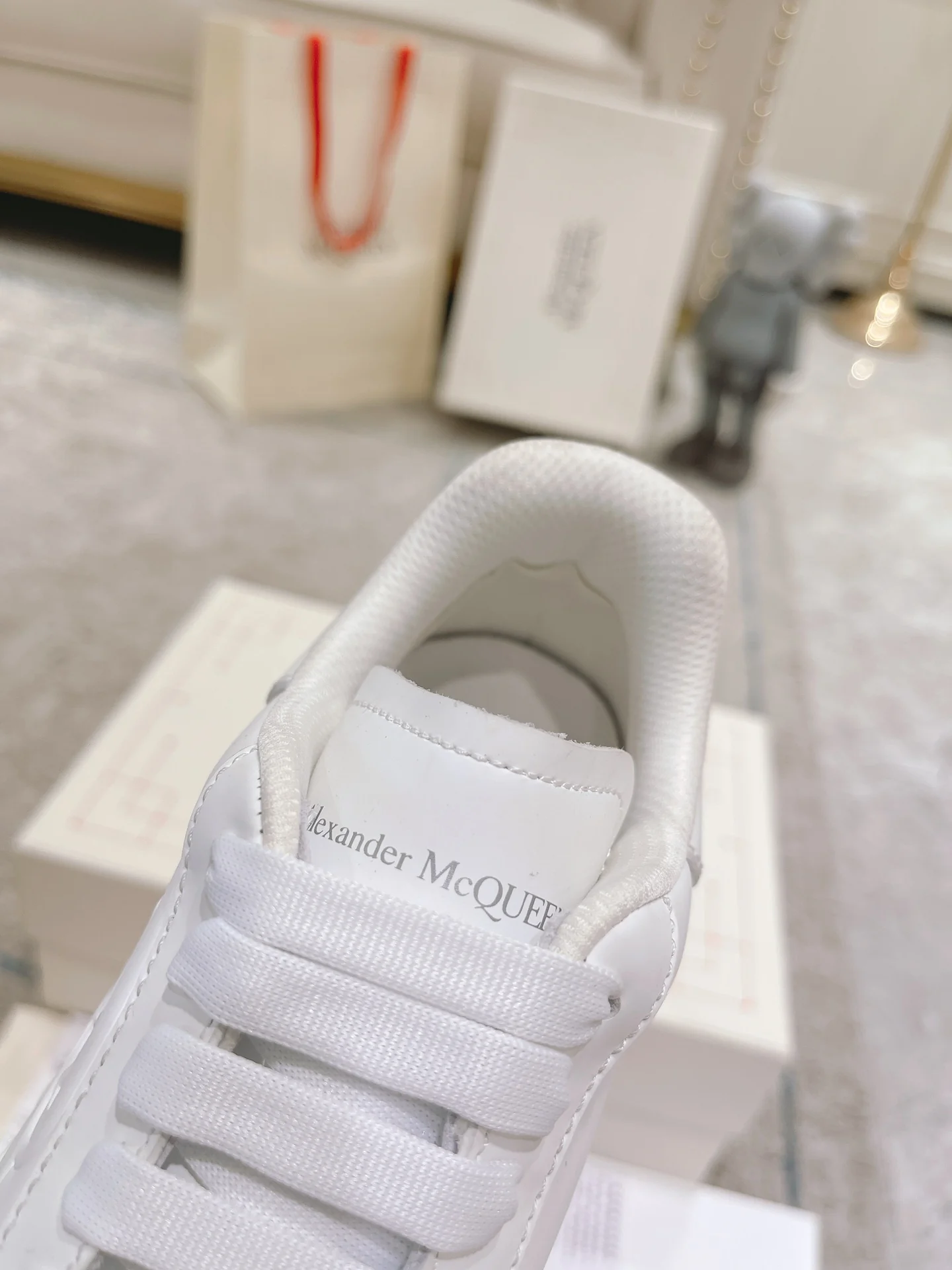 Кроссовки McQueen 2022 года на платформе с буквенным рисунком, белые - унисекс - 2