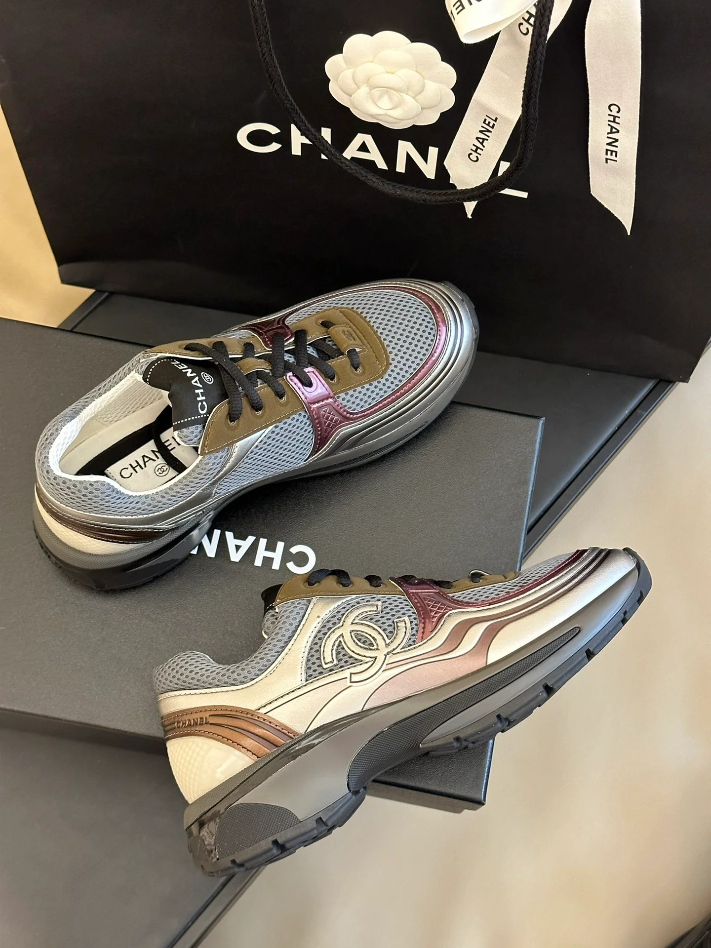 Новинка сезона осень/зима 2023 от Chanel - Кроссовки - Улучшенная версия - Цветовые блоки