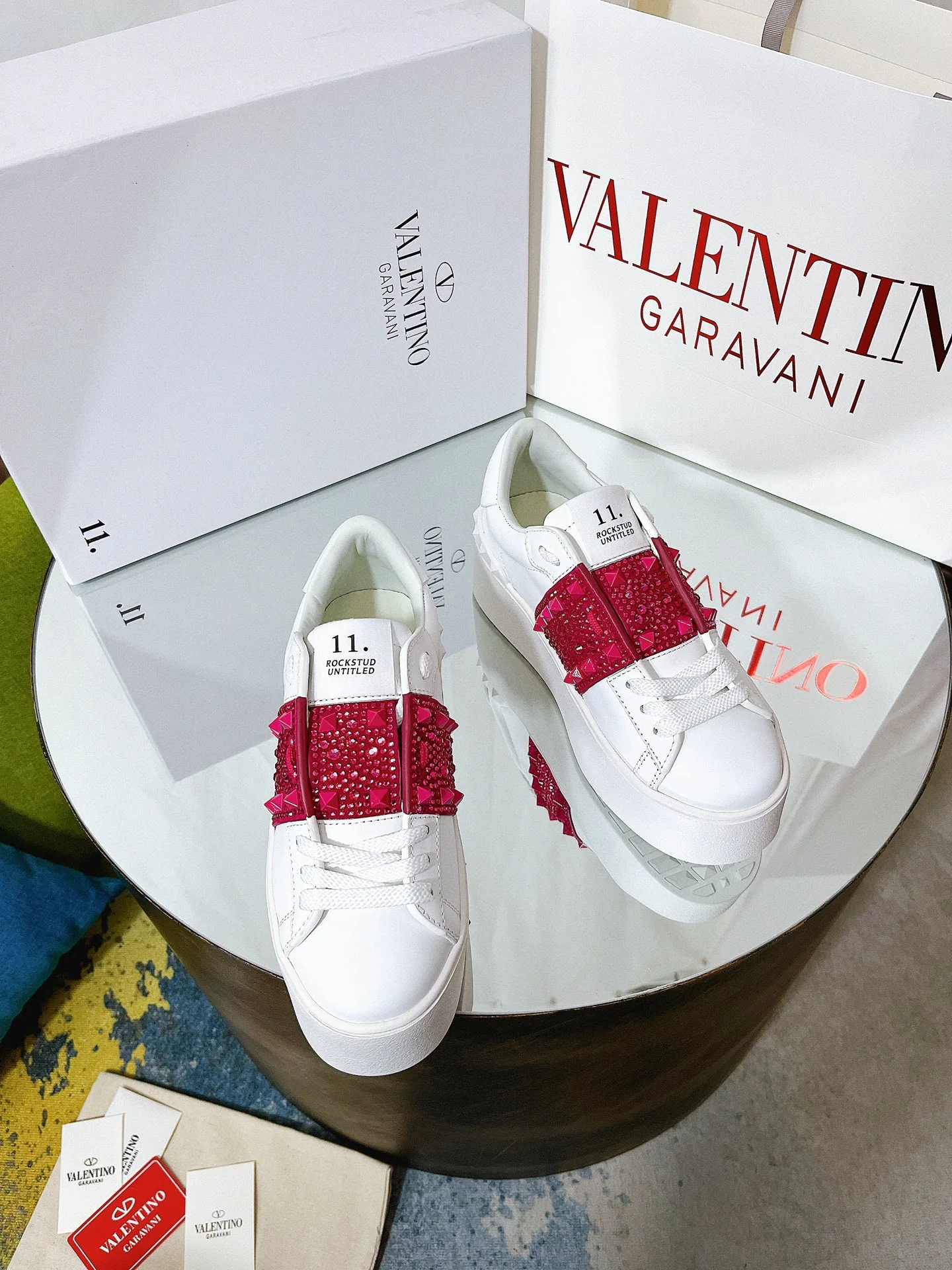 Белые повседневные кроссовки на платформе Valentino - красные