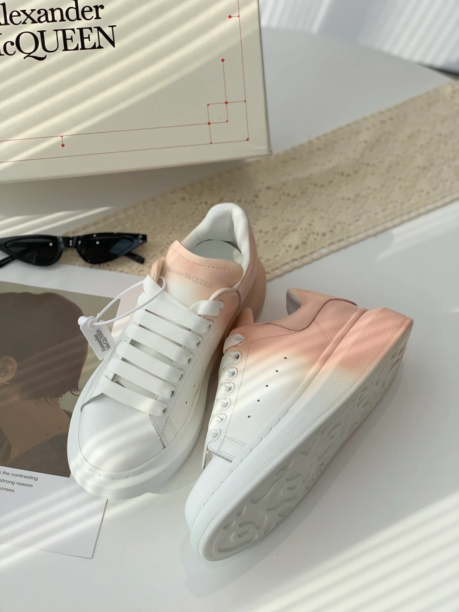McQueen - Улучшенные классические белые кроссовки - Розовые
