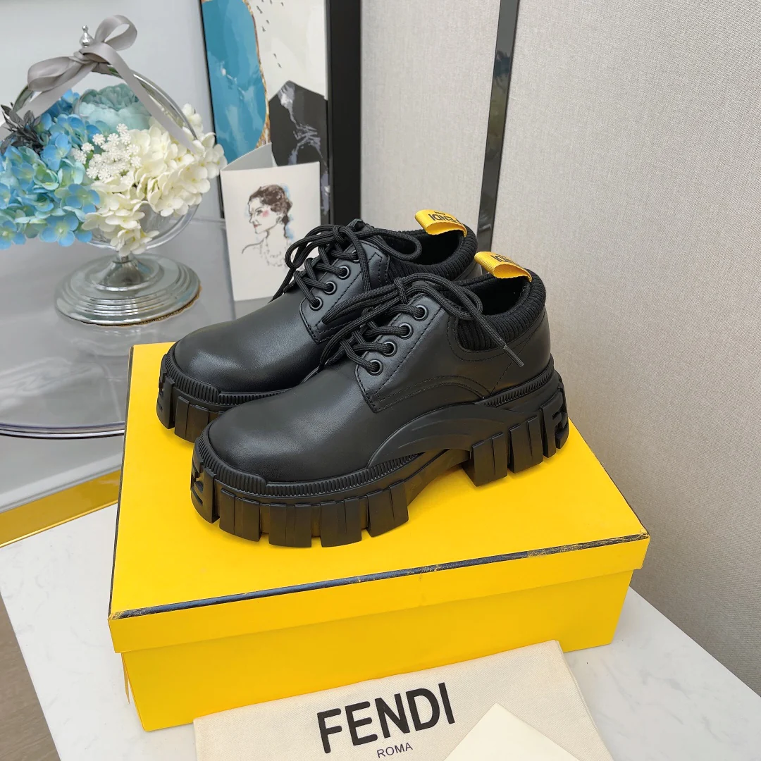 Fendi - Новинка сезона осень/зима 2022 - Туфли-майки на платформе