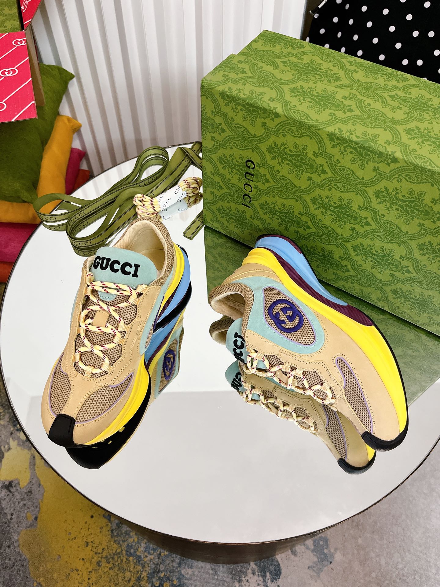 Новинка Gucci 2023 года - Серия Run - Кроссовки - Абрикосовый цвет - Унисекс