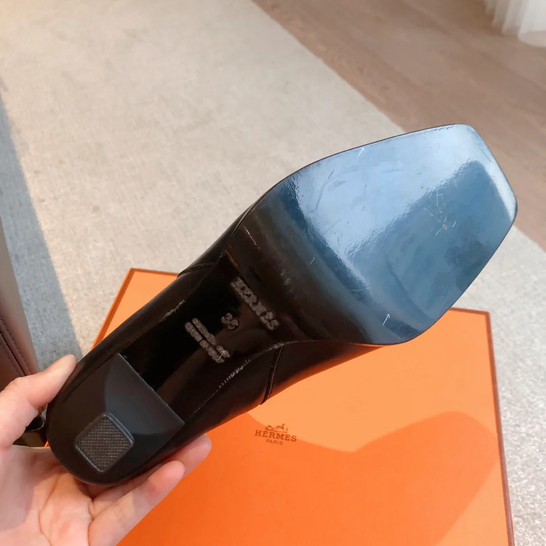 Новинка осенне-зимней коллекции Hermes - импортные кожаные ботильоны из овечьей кожи - черные.