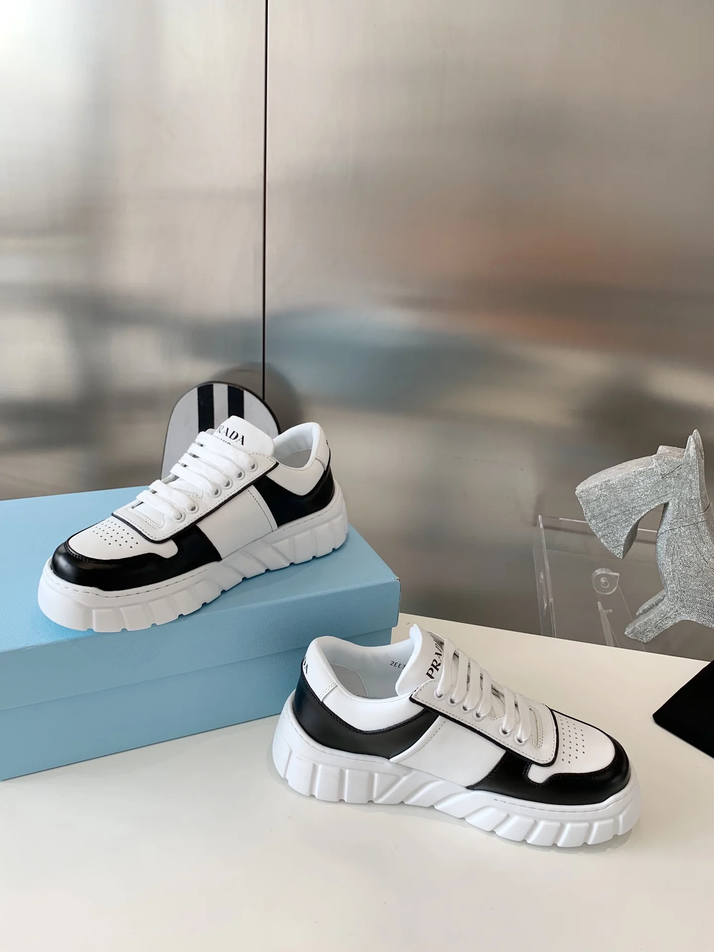 Prada - Новинка сезона осень/зима 2022 - Повседневные туфли на платформе