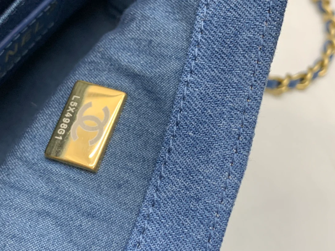 Chanel - Сумка с квадратным клапаном 