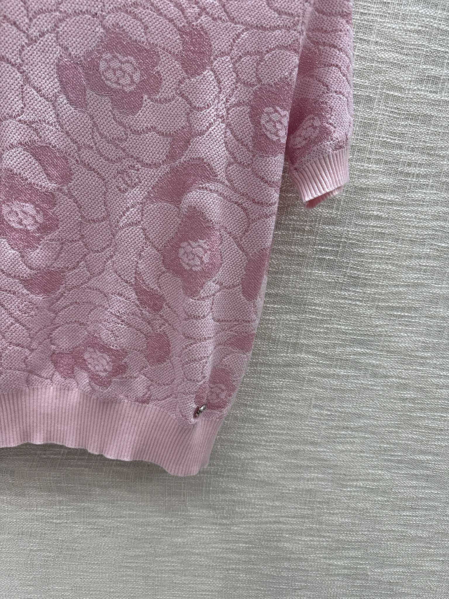 Платье Chanel 2403 Camellia Knit с коротким рукавом, розовое.