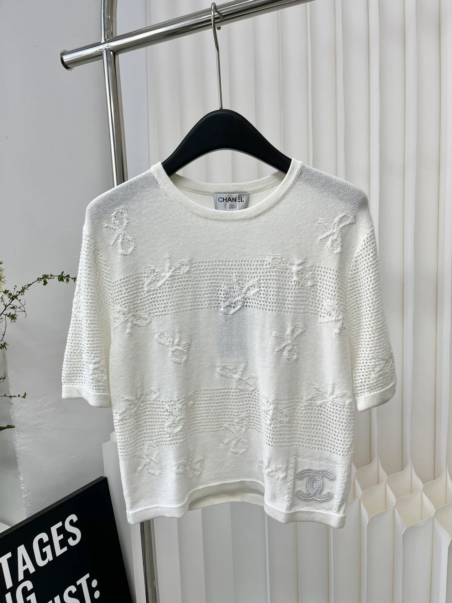 Chanel 2403 - Ажурная вязка, короткие рукава - Белая