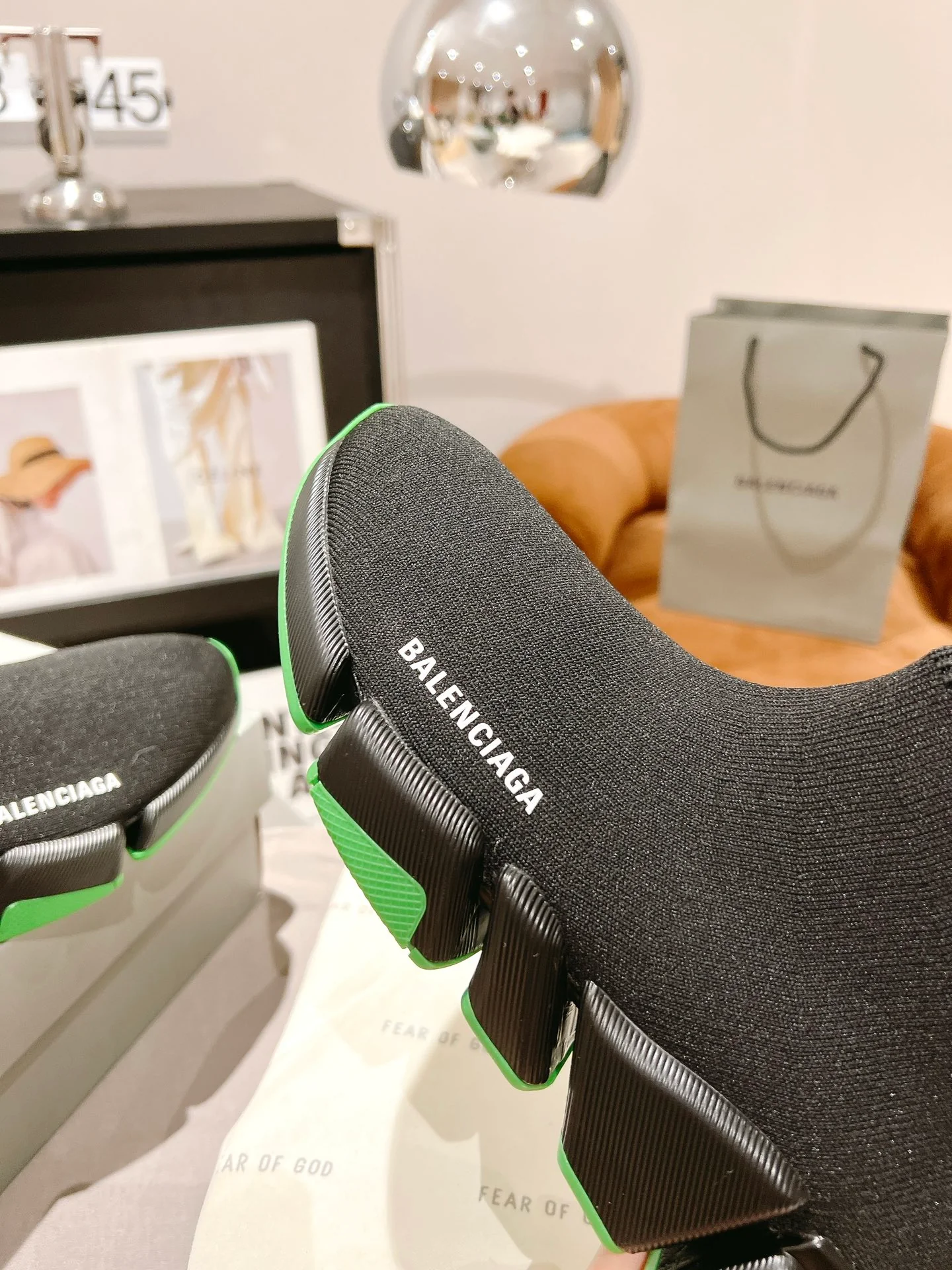 Новые модели Balenciaga 2023 года - Туфли-носки - Унисекс - Зеленая подошва