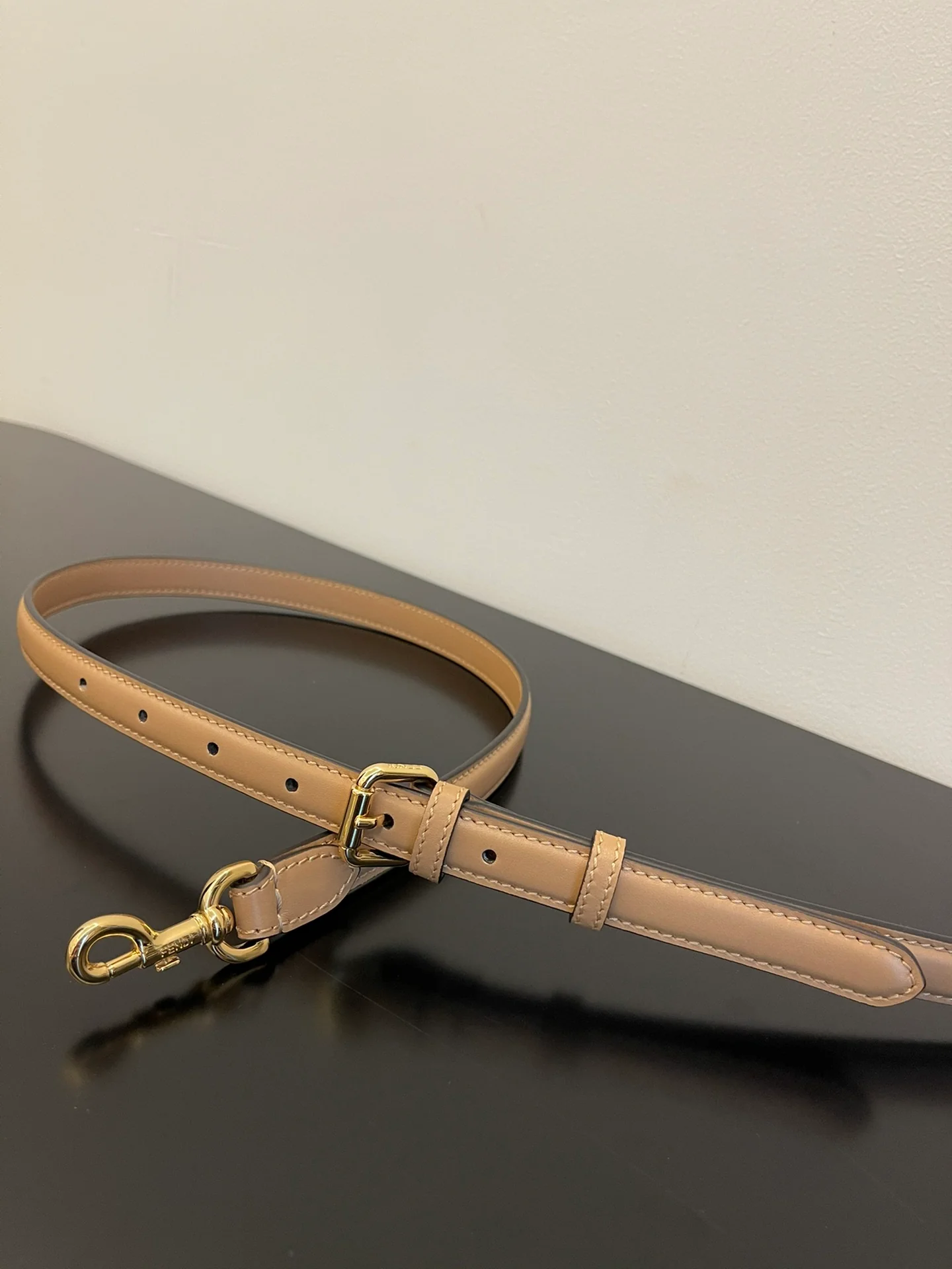 Сумка-гармошка Fendi Touch из бежевой кожи - 1 шт.