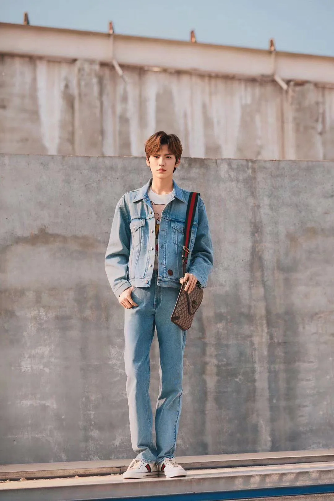 Gucci-老花斜背包