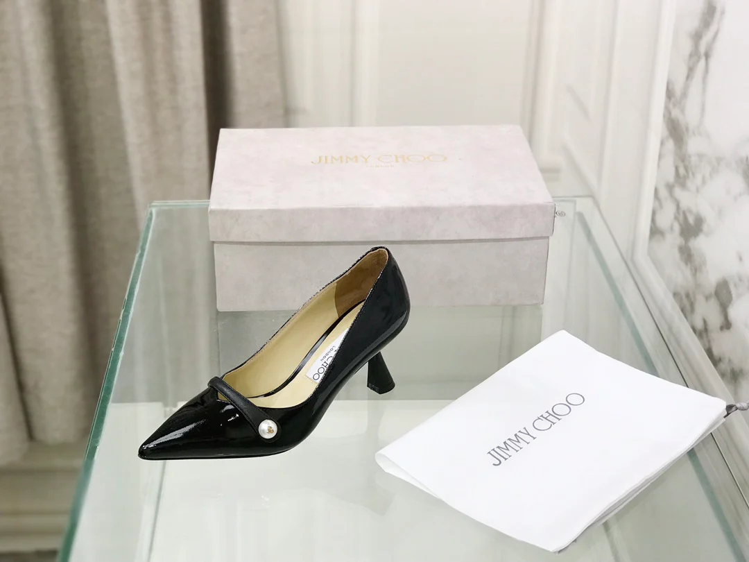 Туфли на высоком каблуке с острым носком и пряжкой от Jimmy Pearl