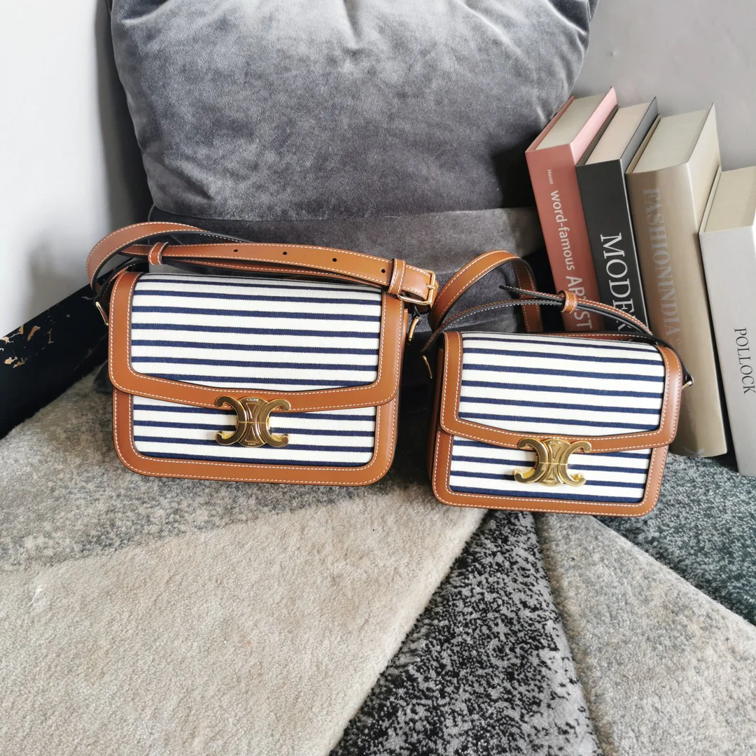 Классическая сумка Celine Triomphe из льна и белой кожи — в синюю полоску — большой размер 22 см.