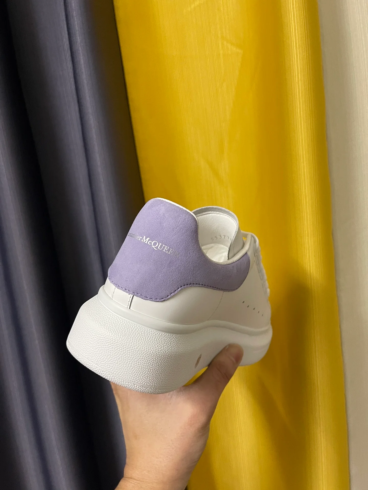 Классические белые кроссовки McQueen - светло-фиолетовый бархатный каблук