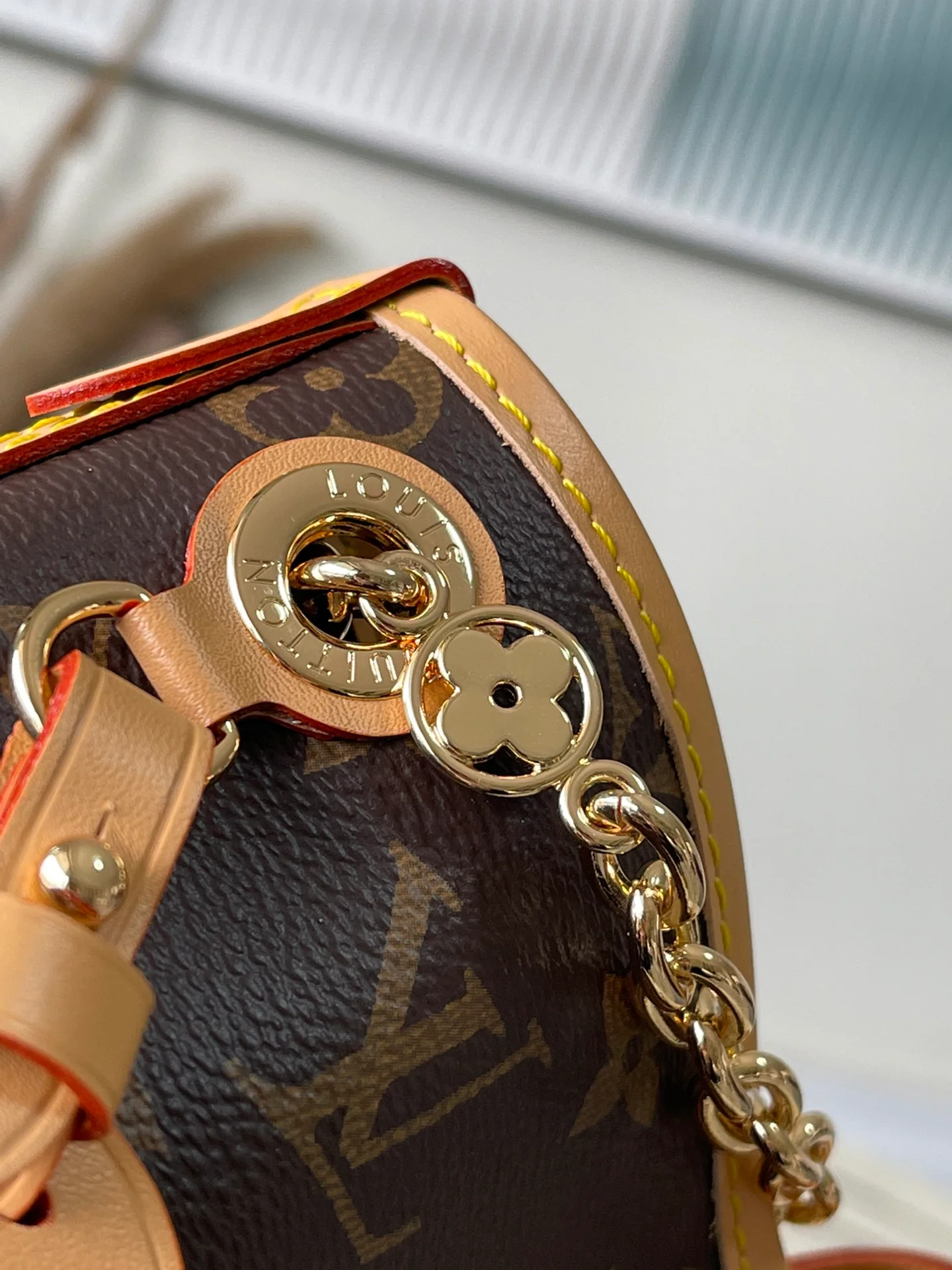 Сумка LV Carryallbb на цепочке из канваса - коричневая.