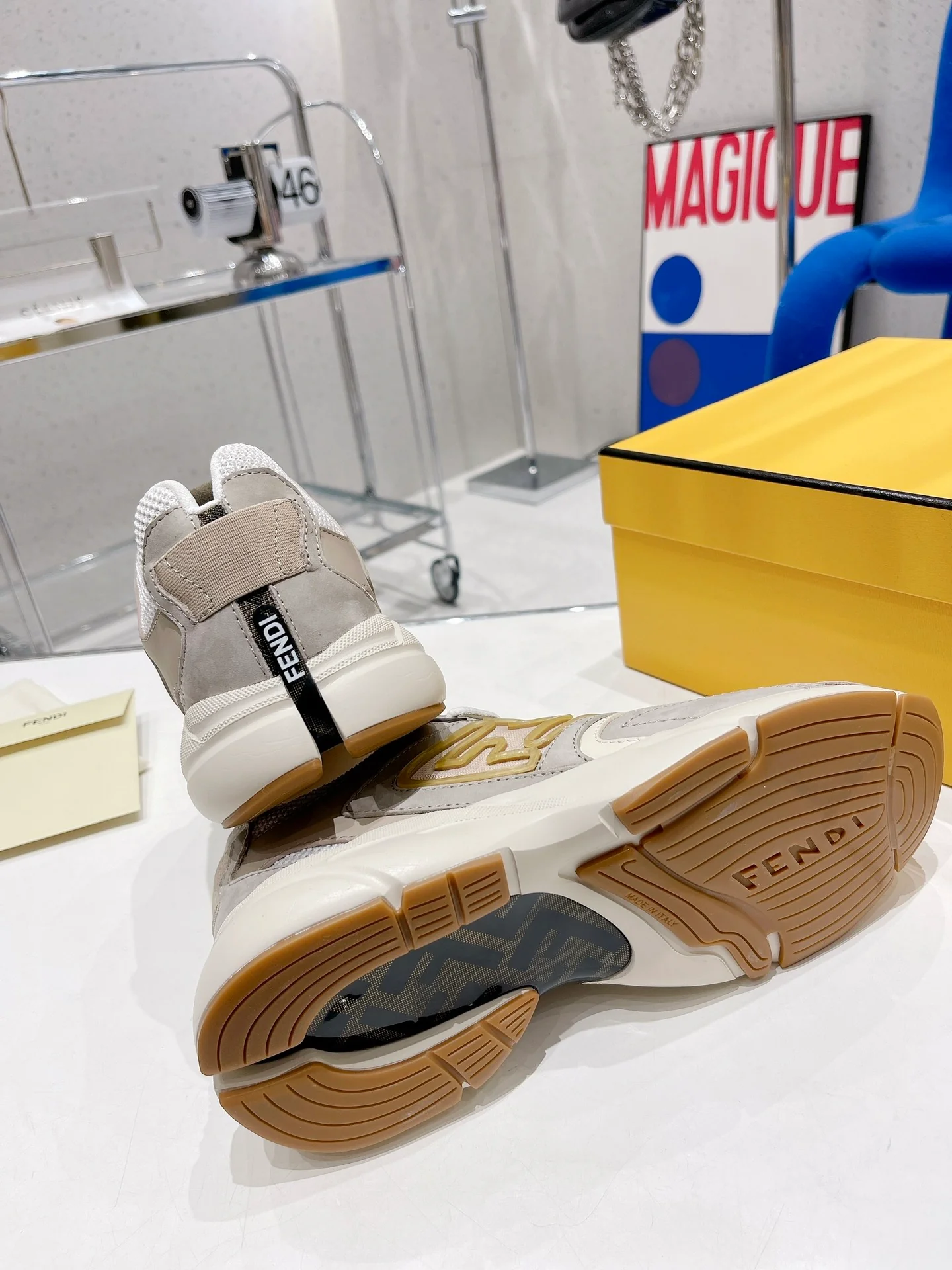 Fendi - Новинки сезона осень/зима 2022 - Ретро кроссовки - Массивная обувь - Парный стиль - 1