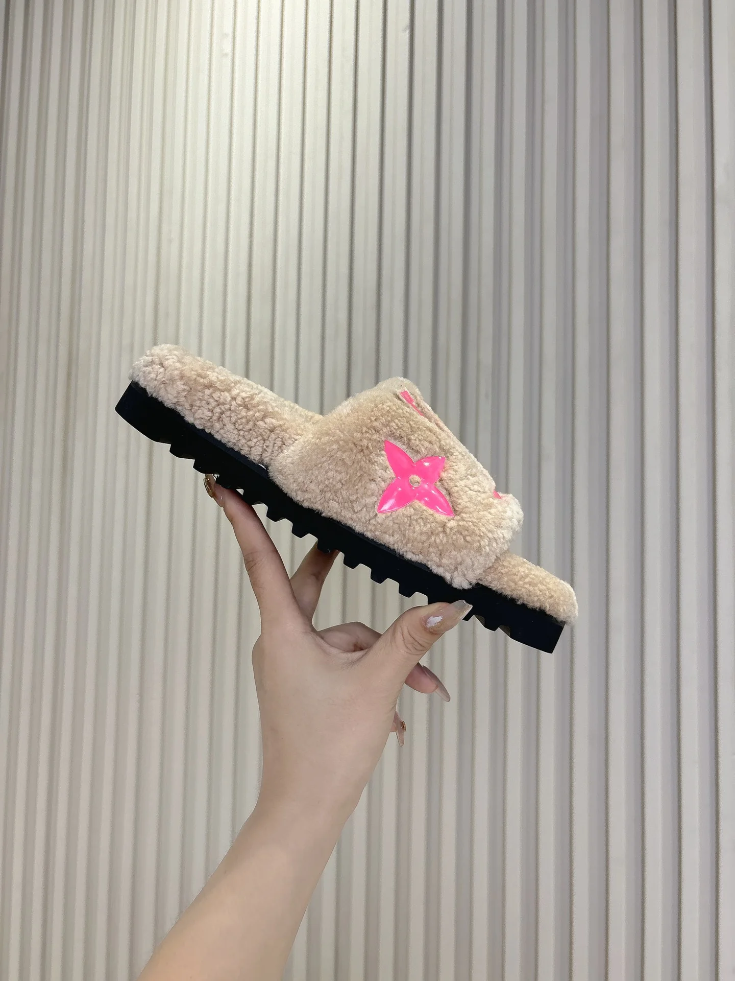 LV-2024 Шерстяные тапочки - Кофейный