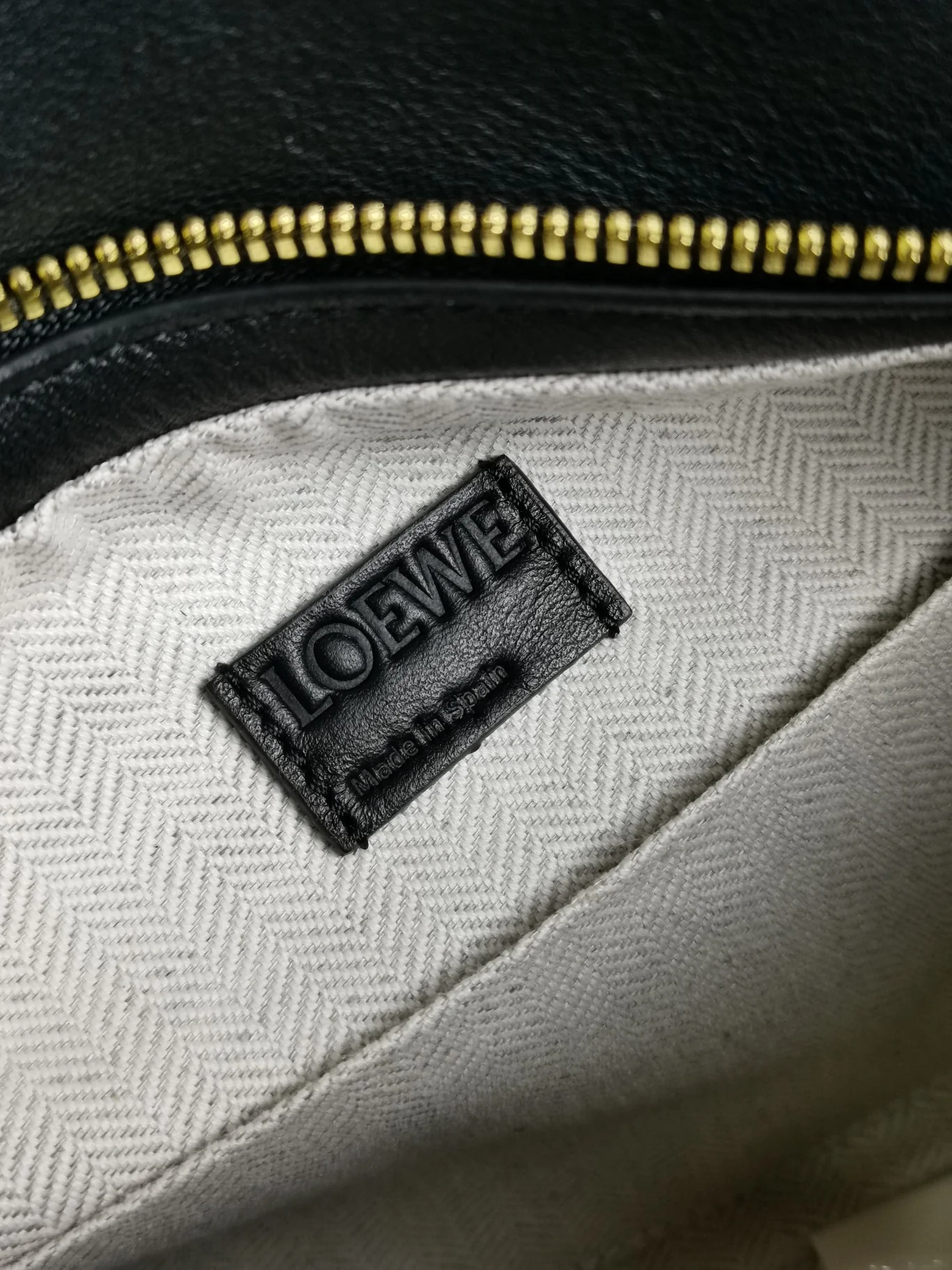 Сумка-хобо Loewe-puzzle-hobo-handbag-5