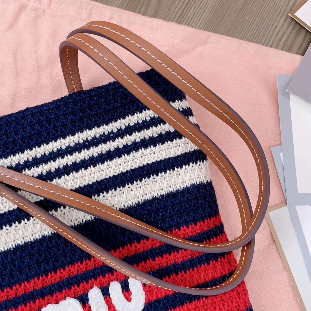 Сумка-шоппер Miu Miu из хлопковой пряжи, сотканной из соломы - маленькая