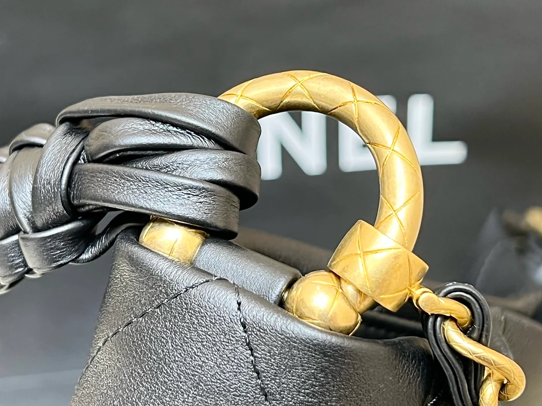 Chanel - Коллекция ?Ранняя осень? - Плетеная сумка в стиле хиппи от Métiers d'Art