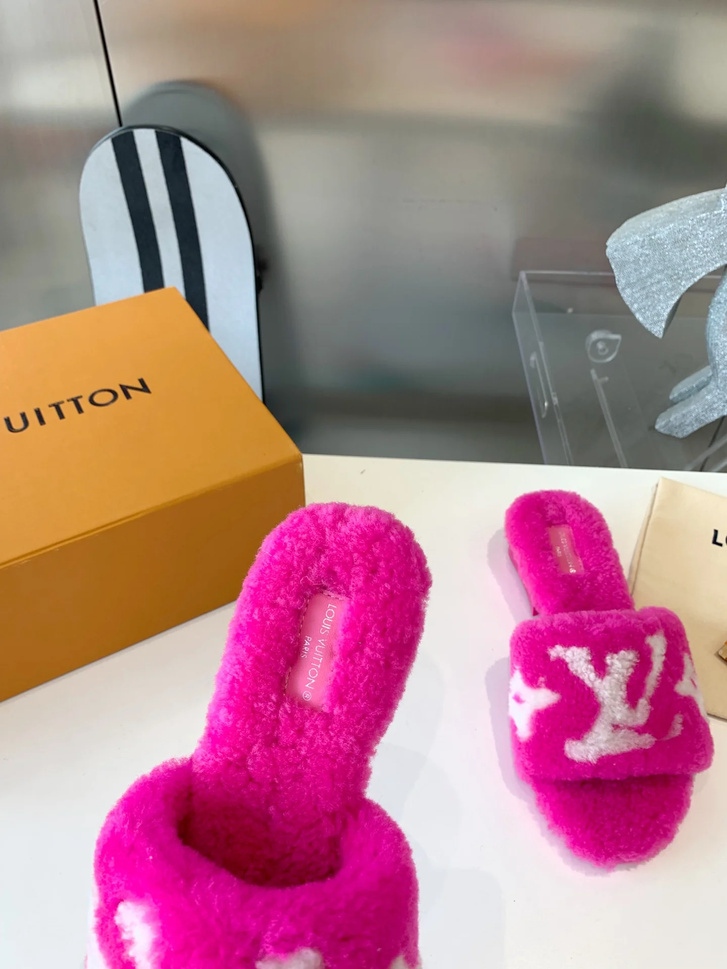 Новинка LV-2022 - Меховые тапочки - Розовые