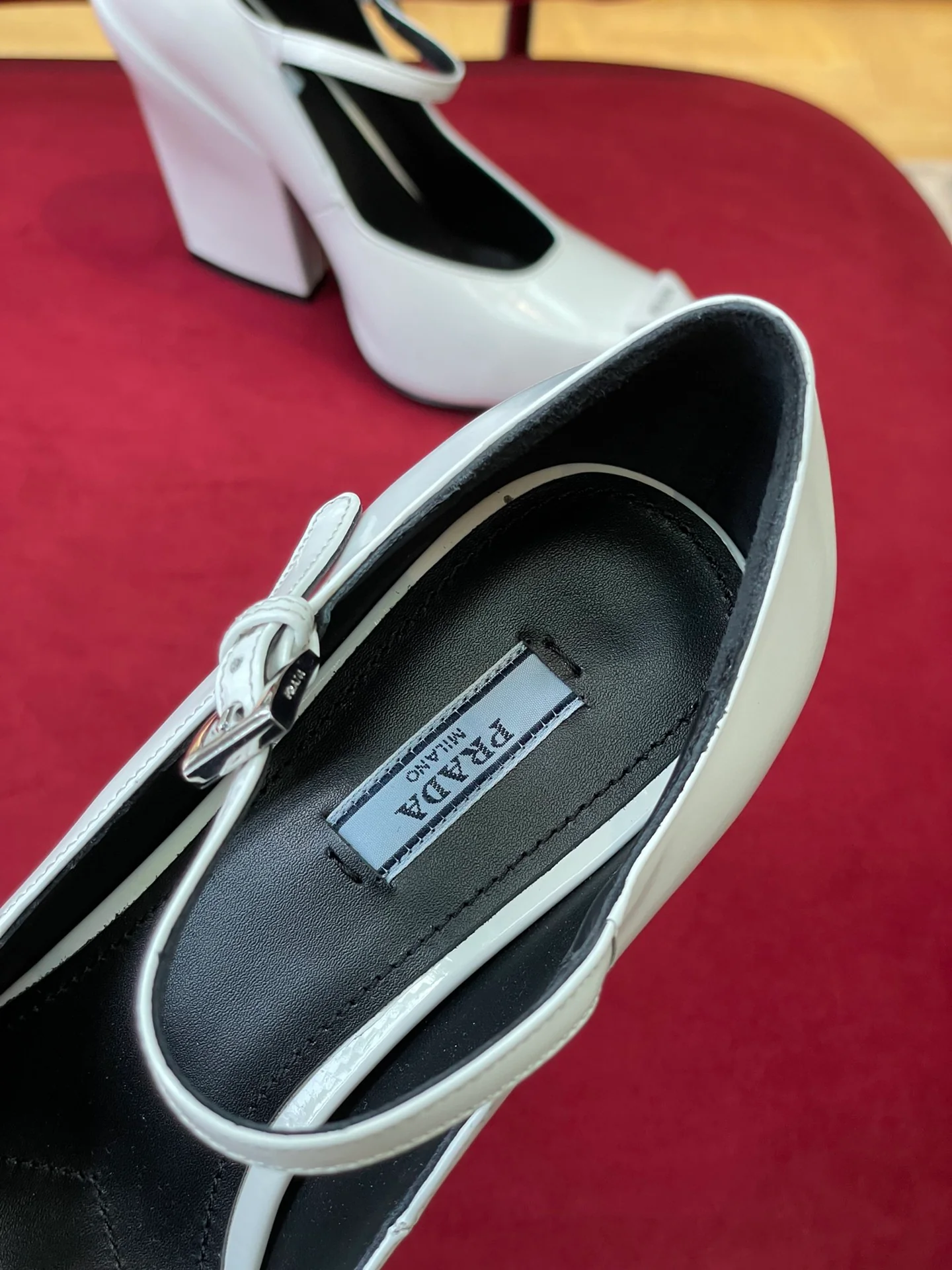 Коллекция Prada осень/зима 2022 с подиума - Туфли на высоком каблуке - 1