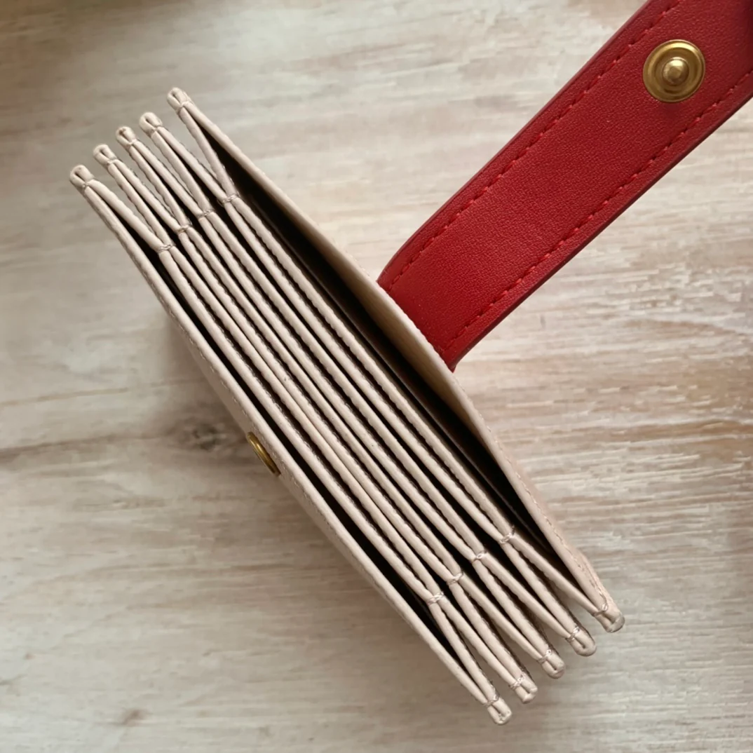 Celine 粒面牛皮风琴卡包