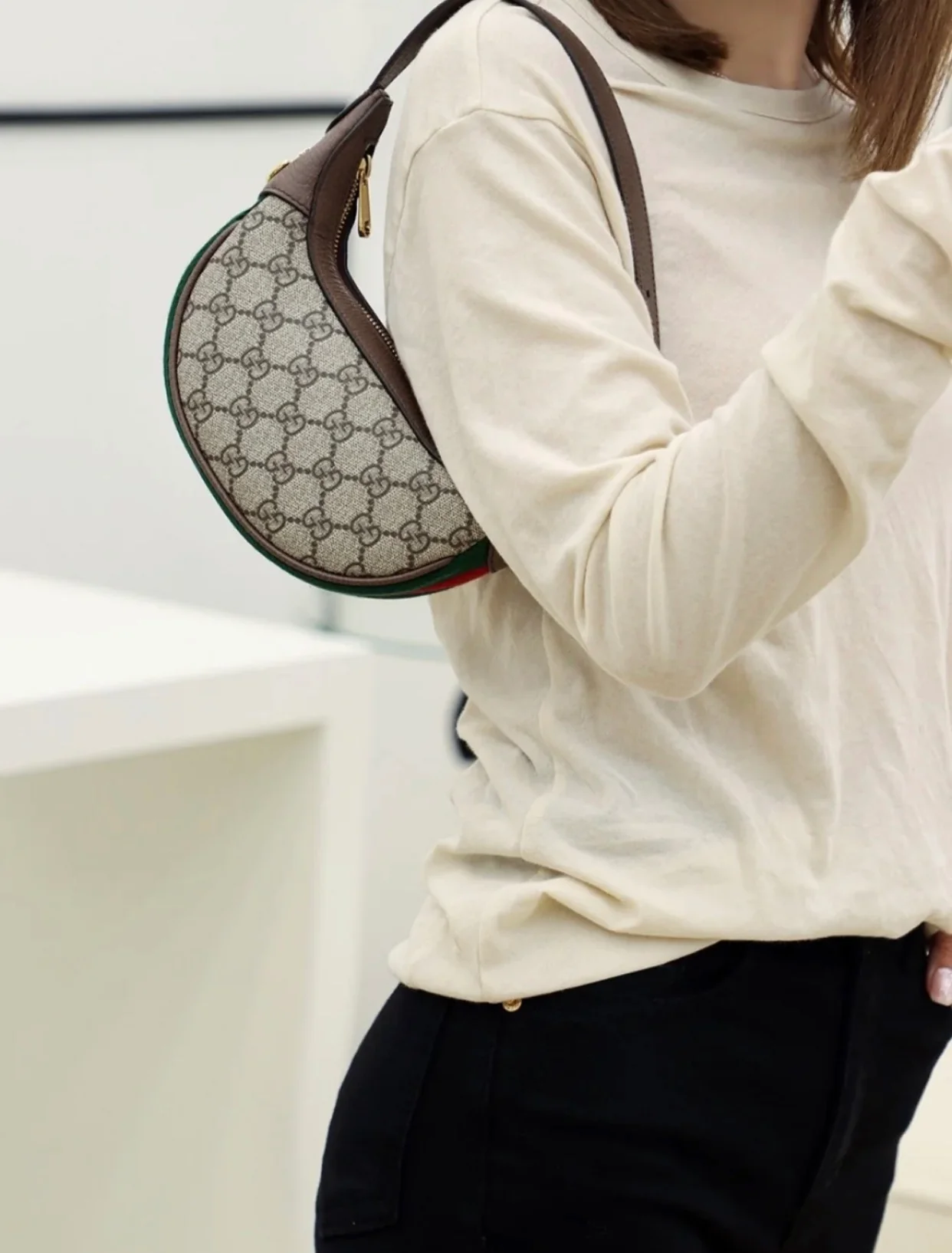 Сумка-подмышка Gucci из серии ?Офидия?