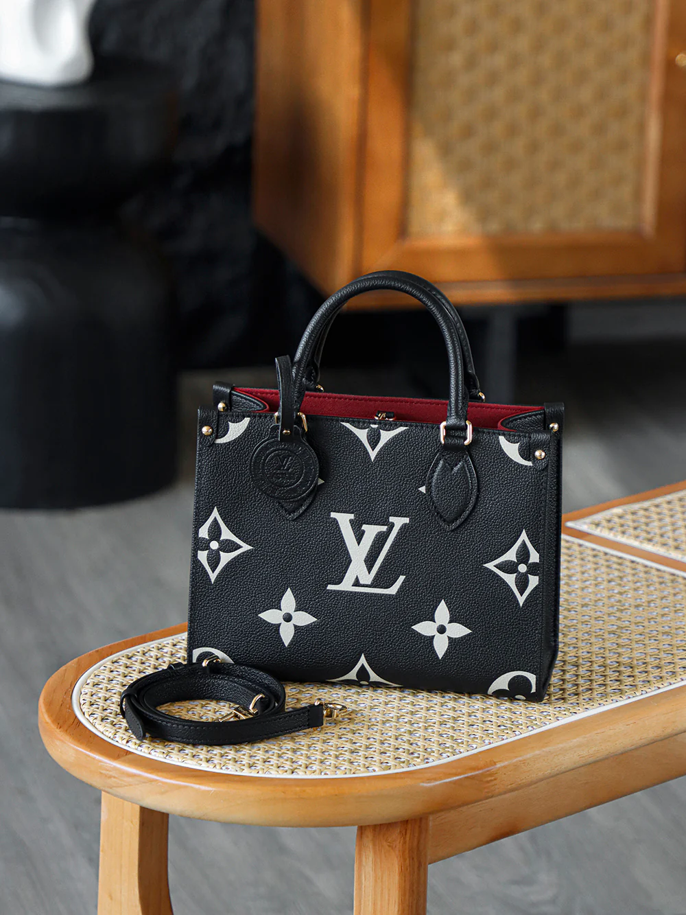 LV-m45659-onthego Маленький - Черно-белый