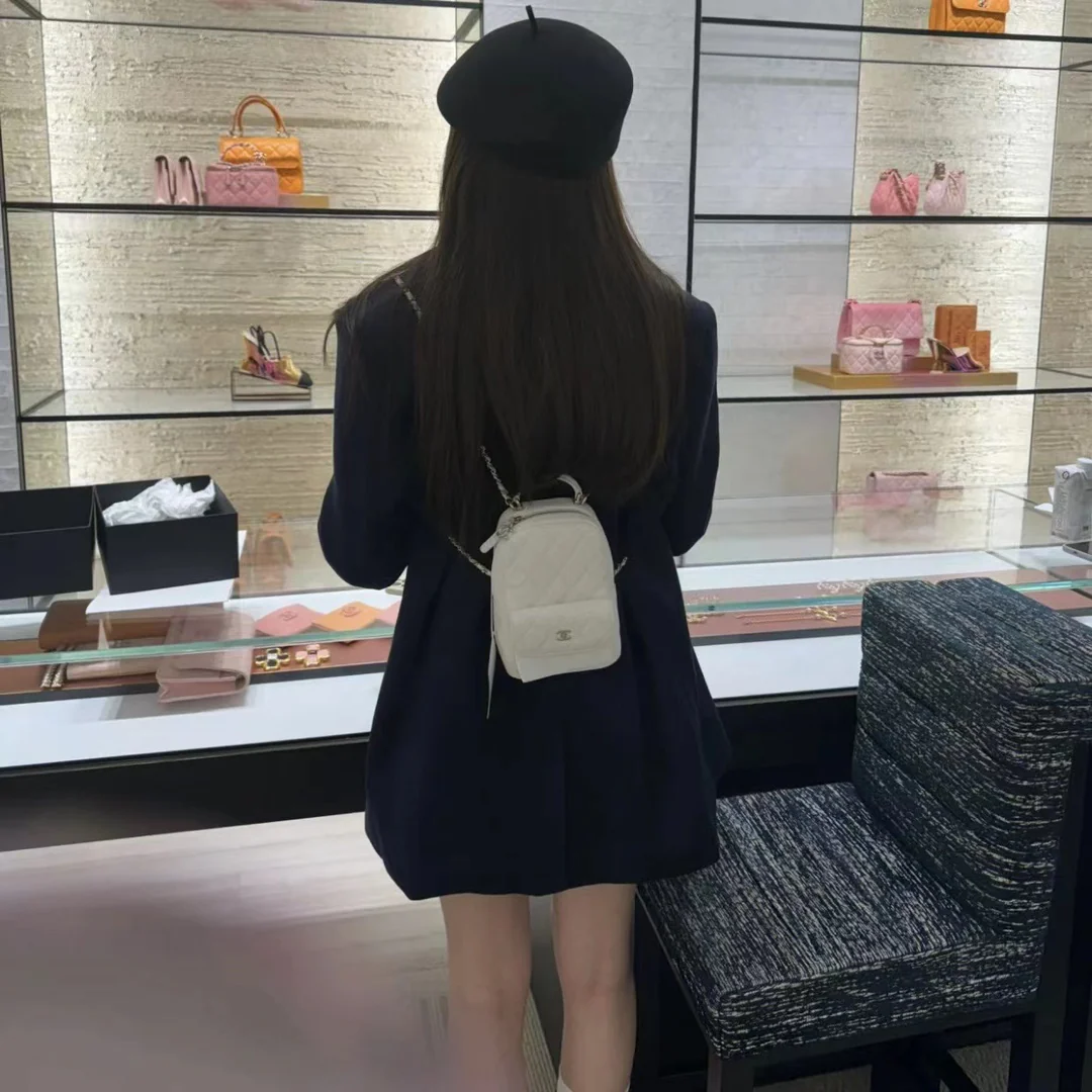 Новый оригинальный мини-рюкзак Chanel 24c - белый